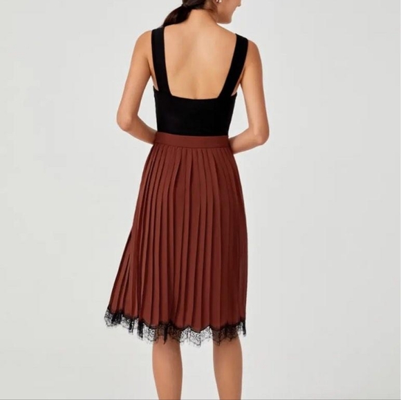 NWT lace trim pleated midi skirt - Picture 2 of 7